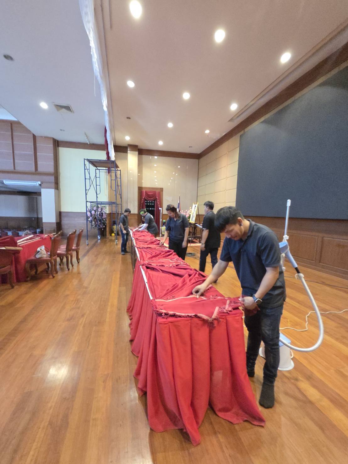 10 - https://ธนทรัพย์ผ้าม่าน.com | ธนทรัพย์ แฟบริค แอนด์ ดีไซน์ กรุ๊ป - บริการตัดเย็บม่านทุกชนิด พร้อมจำหน่ายผ้าม่าน วอลเปเปอร์ ฟิล์มอาคาร พื้นไม้ลามิเนต และอุปกรณ์ครบวงจร เพื่อการตกแต่งที่สมบูรณ์แบบ