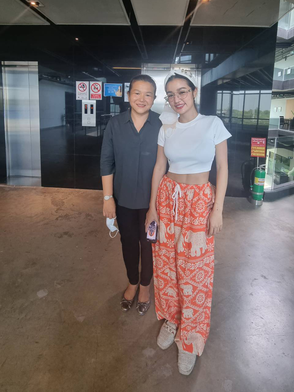 5 - https://ธนทรัพย์ผ้าม่าน.com | ธนทรัพย์ แฟบริค แอนด์ ดีไซน์ กรุ๊ป - บริการตัดเย็บม่านทุกชนิด พร้อมจำหน่ายผ้าม่าน วอลเปเปอร์ ฟิล์มอาคาร พื้นไม้ลามิเนต และอุปกรณ์ครบวงจร เพื่อการตกแต่งที่สมบูรณ์แบบ