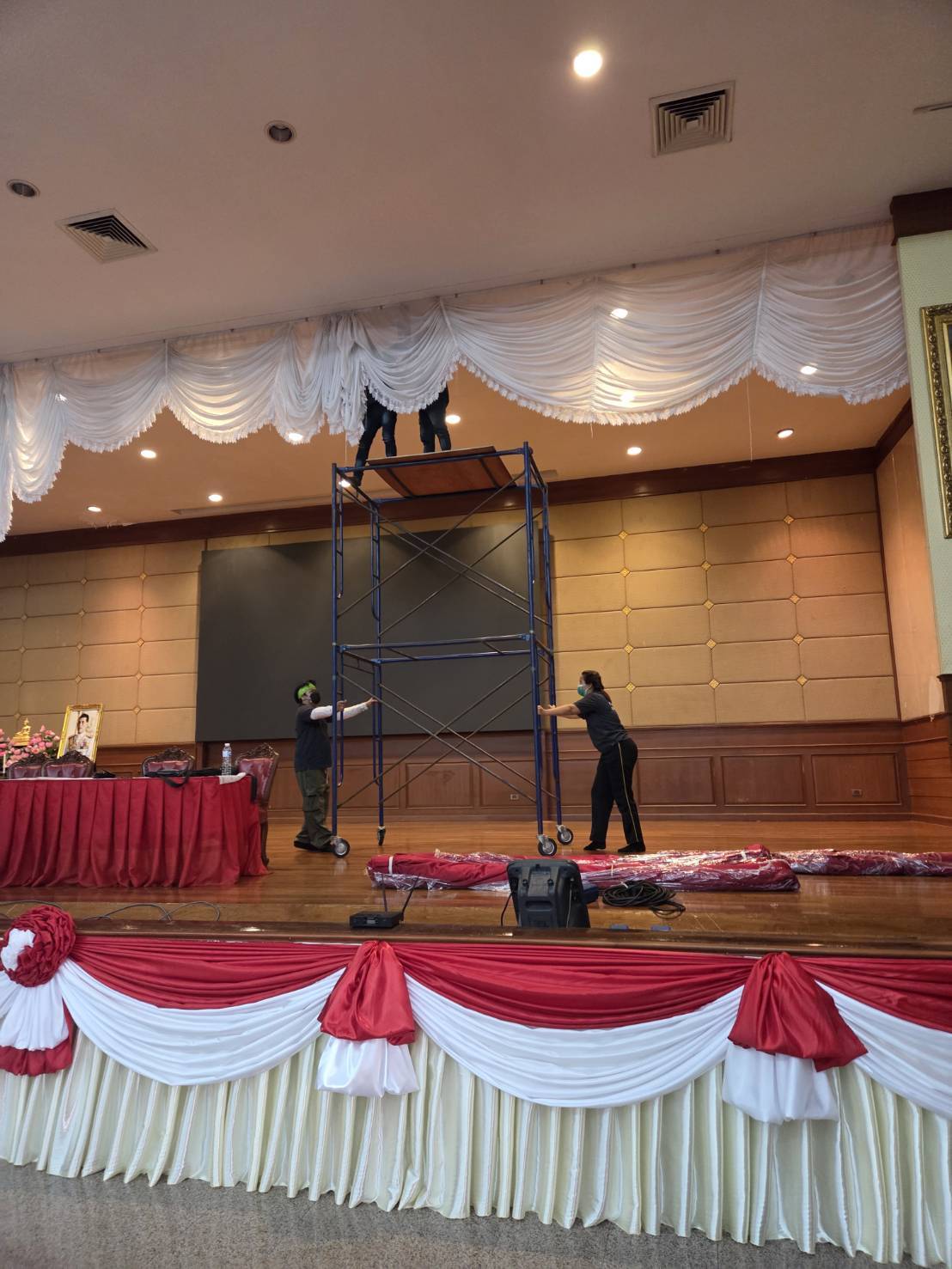 8 - https://ธนทรัพย์ผ้าม่าน.com | ธนทรัพย์ แฟบริค แอนด์ ดีไซน์ กรุ๊ป - บริการตัดเย็บม่านทุกชนิด พร้อมจำหน่ายผ้าม่าน วอลเปเปอร์ ฟิล์มอาคาร พื้นไม้ลามิเนต และอุปกรณ์ครบวงจร เพื่อการตกแต่งที่สมบูรณ์แบบ