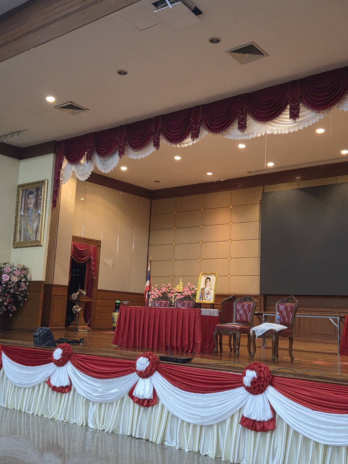 9 - https://ธนทรัพย์ผ้าม่าน.com | ธนทรัพย์ แฟบริค แอนด์ ดีไซน์ กรุ๊ป - บริการตัดเย็บม่านทุกชนิด พร้อมจำหน่ายผ้าม่าน วอลเปเปอร์ ฟิล์มอาคาร พื้นไม้ลามิเนต และอุปกรณ์ครบวงจร เพื่อการตกแต่งที่สมบูรณ์แบบ